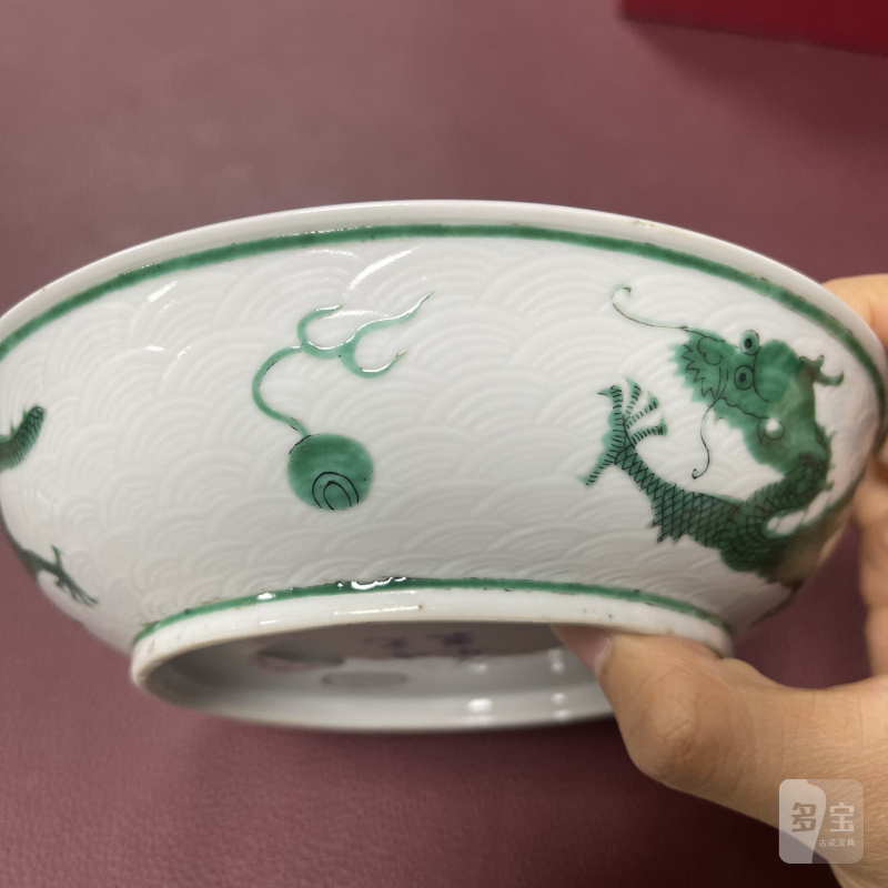 清光绪 白釉暗刻海水绿龙纹盘 - 图13